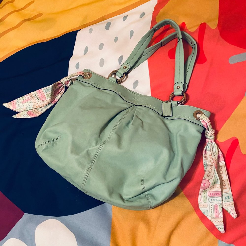 ✨SOLD✨Coach Kyra Soft Leather Tote w 2 Silk Scarfs